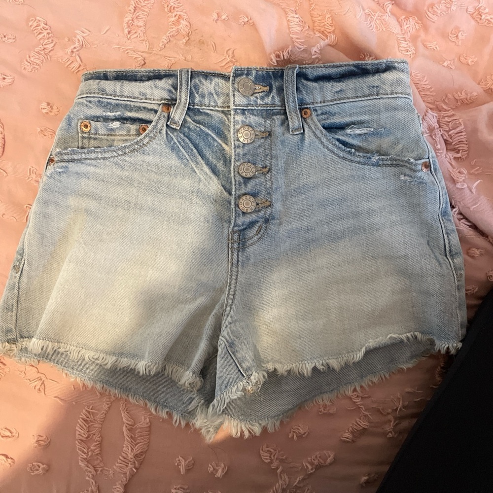 Daze jean shorts size 24